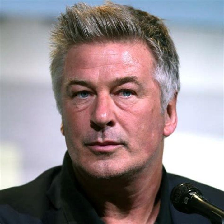 Alec Baldwin Bio, Net worth, Height, Weight, Girlfriend, Affair