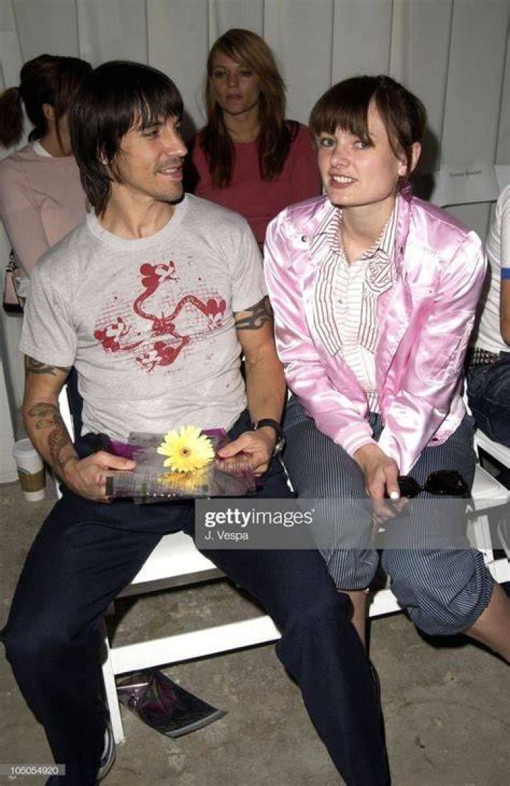 CABINA 14 Es Anthony Kiedis, no le peguen!!!