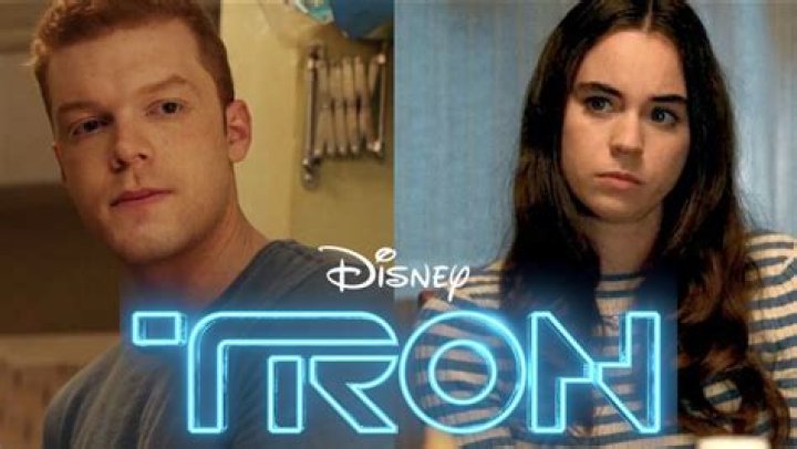 Gay Actor Cameron Monaghan Dating his Girlfriend,Know About his Affairs